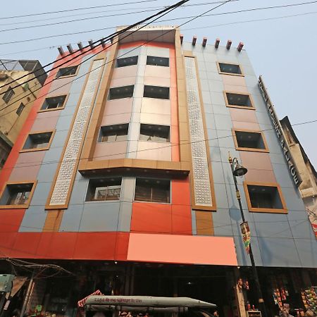 Oyo 10338 Hotel Aadesh Palace Varanasi Exteriör bild