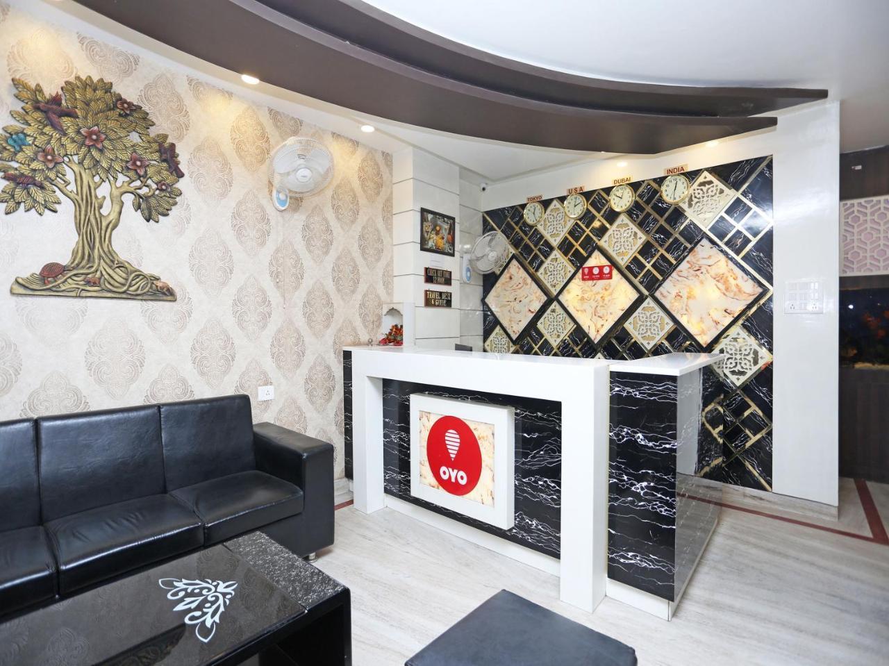 Oyo 10338 Hotel Aadesh Palace Varanasi Exteriör bild