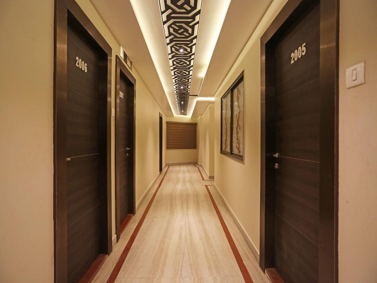 Oyo 10338 Hotel Aadesh Palace Varanasi Exteriör bild