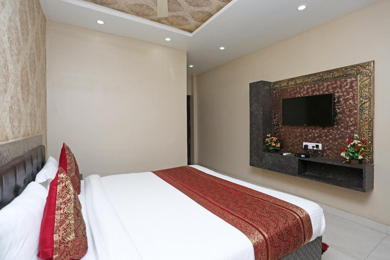 Oyo 10338 Hotel Aadesh Palace Varanasi Exteriör bild
