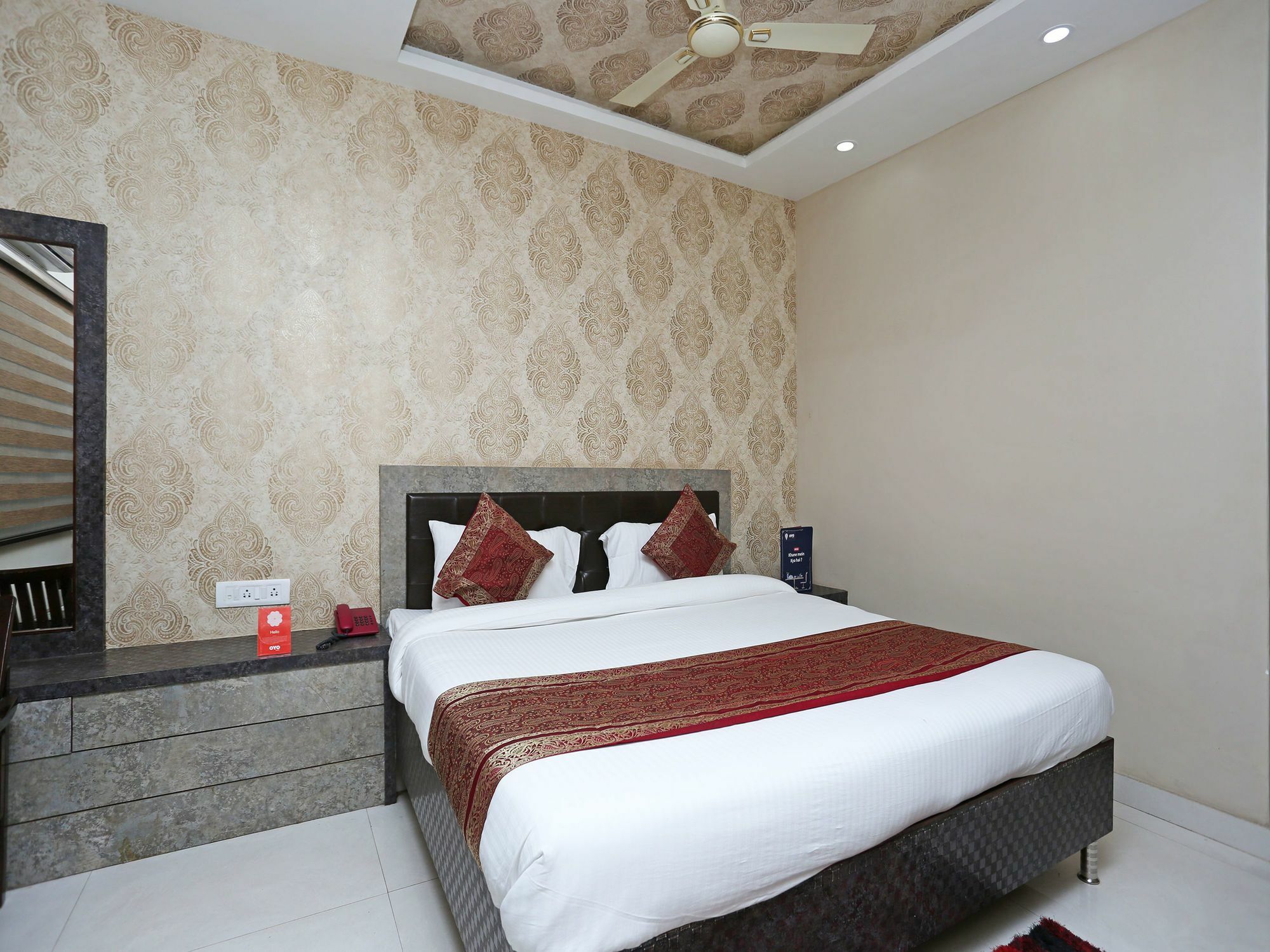 Oyo 10338 Hotel Aadesh Palace Varanasi Exteriör bild